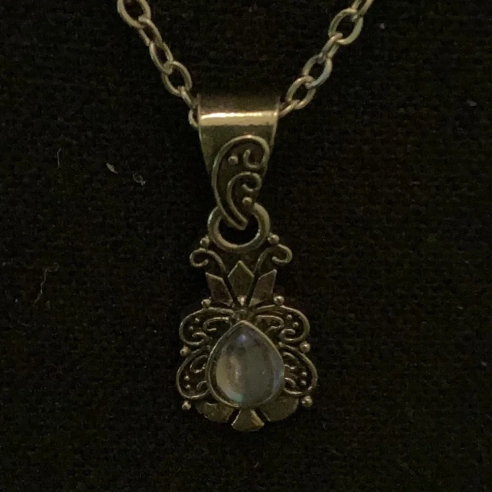 🦋New Gorgeous Stone Pendant Necklace Sparkles & Shines So Much FUN to Wear 🦋 - Picture 6 of 10